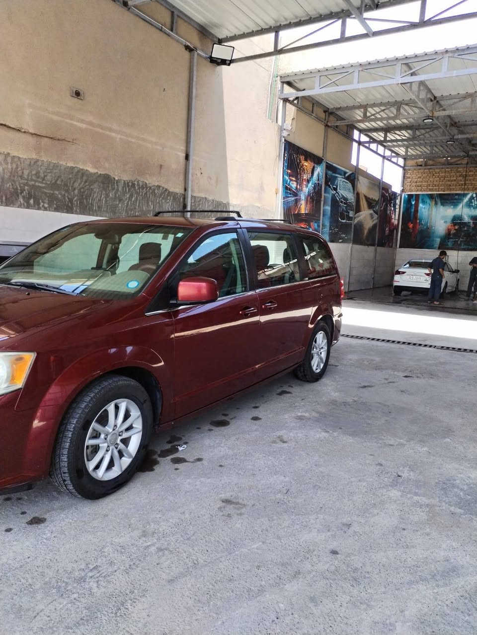 السلام عليكم دوج كرفان للبيع ٢٠١٩اللون كرزي هاتف ***********
