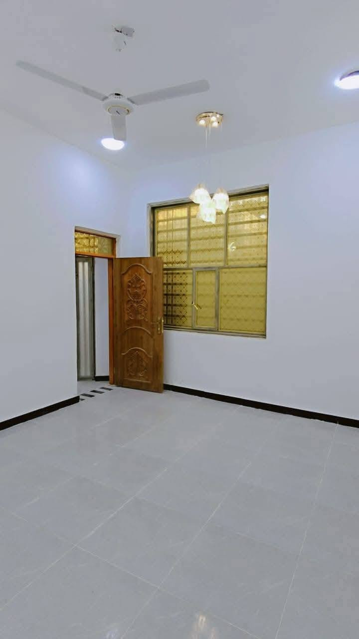 🏠 دور سكنية حديثة للبيع في البصرة - أبي الخصيب 🏠
متوفر الآن ( 3 ) دور سكنية بتصميم عصري وبناء حديث، جاهزة للسكن الفوري.

​✨ المواصفات العامة:

​المساحة: 150 متر مربع لكل دار.

​نوع العقار: طابو زراعي (سند 25).

​حالة الدور: بناء جديد، فارغة، ومكتملة الخدمات.

​📍 الموقع:

البصرة - قضاء أبي الخصيب - شارع كوت ثوني (بالقرب من صيدلية كوت ثوني).

​🏗️ التفاصيل الداخلية لكل بيت:

​🛏️ غرفتي نوم (2).

​🛋️ صالة استقبال.

​👨‍👩‍👧‍👦 ديوان.

​🍳 مطبخ.

​🚿 مجموعتين صحية (داخلية وخارجية).

​🚗 طارمة واسعة.

​💰 السعر: 87  مليون دينار عراقي (قابل للتفاوض للجادين).

​📞 للتواصل والاستفسار:

​*********** 

​نرحب بزيارتكم ومعاينتكم للدور في أي وقت.
