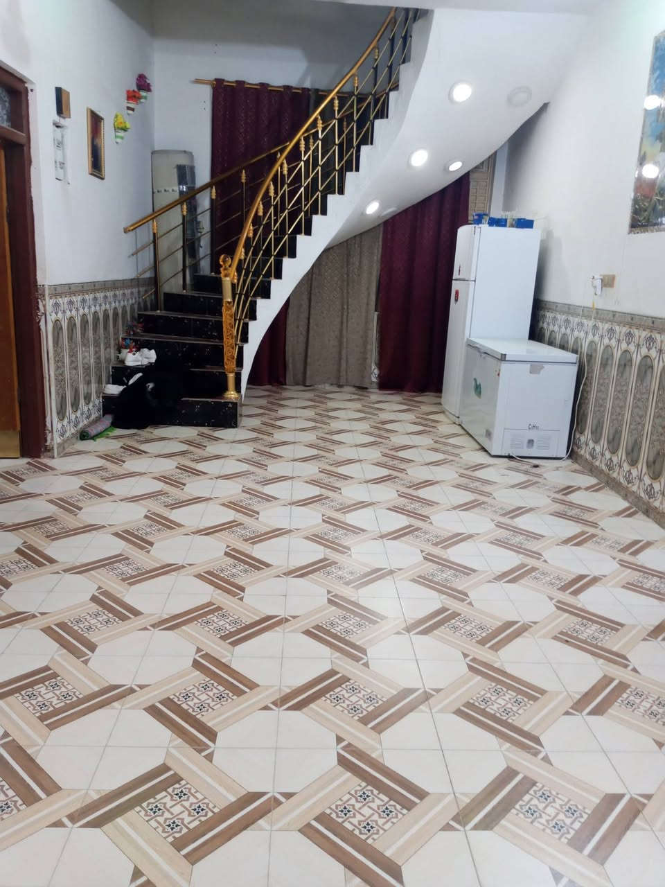 يالله سلام عليكم
بيت للبيع مساحه 200م طابوك كونكريت بناء حديث حاوي العباس خلف المام بشارعين مجاري دفن ودخله الصب السعر 75  ***********
