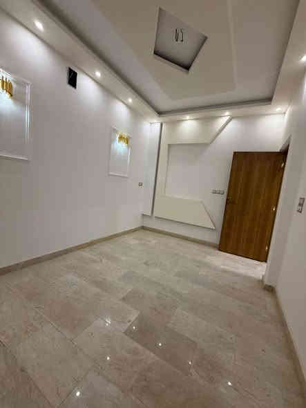 سلام عليكم يعلن شركه ومكتب الأقمار عن وجود 
دار سكن للبيع في حي البنوك
 🔚———
🔺 المساحة : 91  م   بناء 25  فول درجه اولى  

🔻الواجهة: 6.50   م.  🔺النزال : 16 متر    

🔷بناء حديث فول درجة اولى مع خدمات راقية:
      🔹 واجهة مرمر + ارضيات طابقين مرمر
  🔹️الابوب من الصاج 
🔹محجرات المنيوم زجاج 
🔹شبابيك المنيوم عازل  تركي 
     🔹️الصحيات نوع تركي
   🔹نظام( كامرات+انترنت+سبالت)انابيب دفن
      🔹 اضواء سبورت لايت ✨
     

🔶الطابق الارضي: 

      
       🔸استقبال.  
       🔸️صالة 
       🔸️مطبخ مستقل.  
       🔸️خدمات صحية 
       🔸️غرفه  نوم 
 
🔶الطابق الاول: 
 
       🔸️2 غرف نوم ماستر 
       🔸️خدمات صحية 
     

 ✔️موقع مرتب   //.   🔚 شارع 15 + رصيف 4 متر 

📍موقع الدار:
حي البنوك / خلف لحوم البركه شارع باريس
      

______________________________________________

للاستفسار  مراجعة شركة الاقمار 

موقع الشركة البنوك شارع الكنيسه مقابل حلويات تمتوعه

او الاتصال على الرقم او الواتساب

☎️***********
