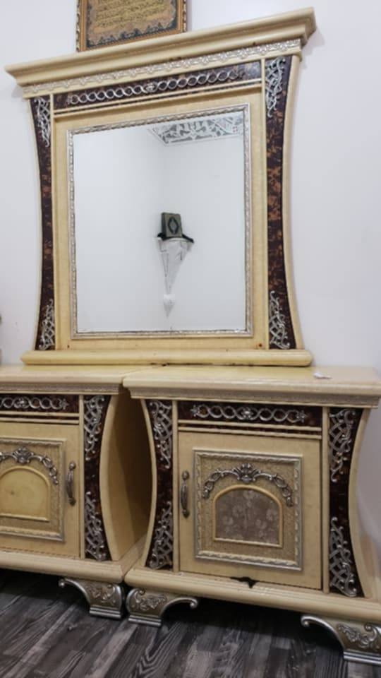 غرفة نوم ملكية 3 قطع، نظيفة وتخبل، بسعر 350 ألف.. العنوان: صنعاء جدر، للاستفسار اتصل بـ ***********.
