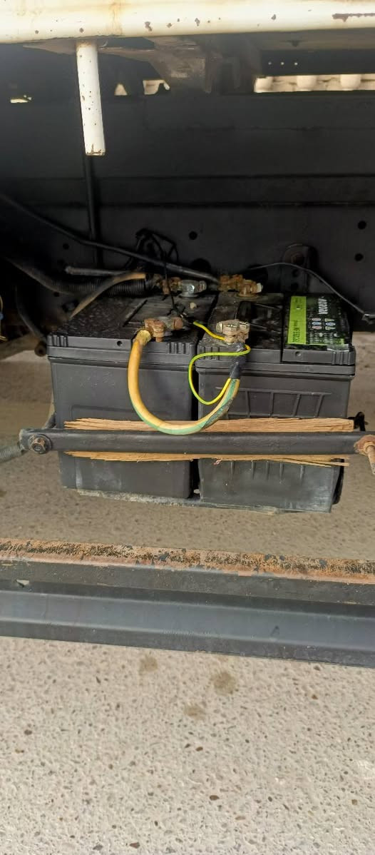 سيارة داينة موديل 89 سنوية جديدة باسمي تحويل ثاني يوم محرك كير مكفول كشر نظيف باتري جديد تايرات  امامي جديد ياباني والخلفيات نص عمر كهربائيات كلها شغالة
السعر 95ورقة استفسار اكثر اتصل وبيك خير ودلل ***********
مكان السيارة ديالى ناحية كنعان
