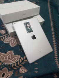 ايباد 9  نضافه 100٪ امرواس بايفون 13 او الترا  وانطي فرق  07810298696