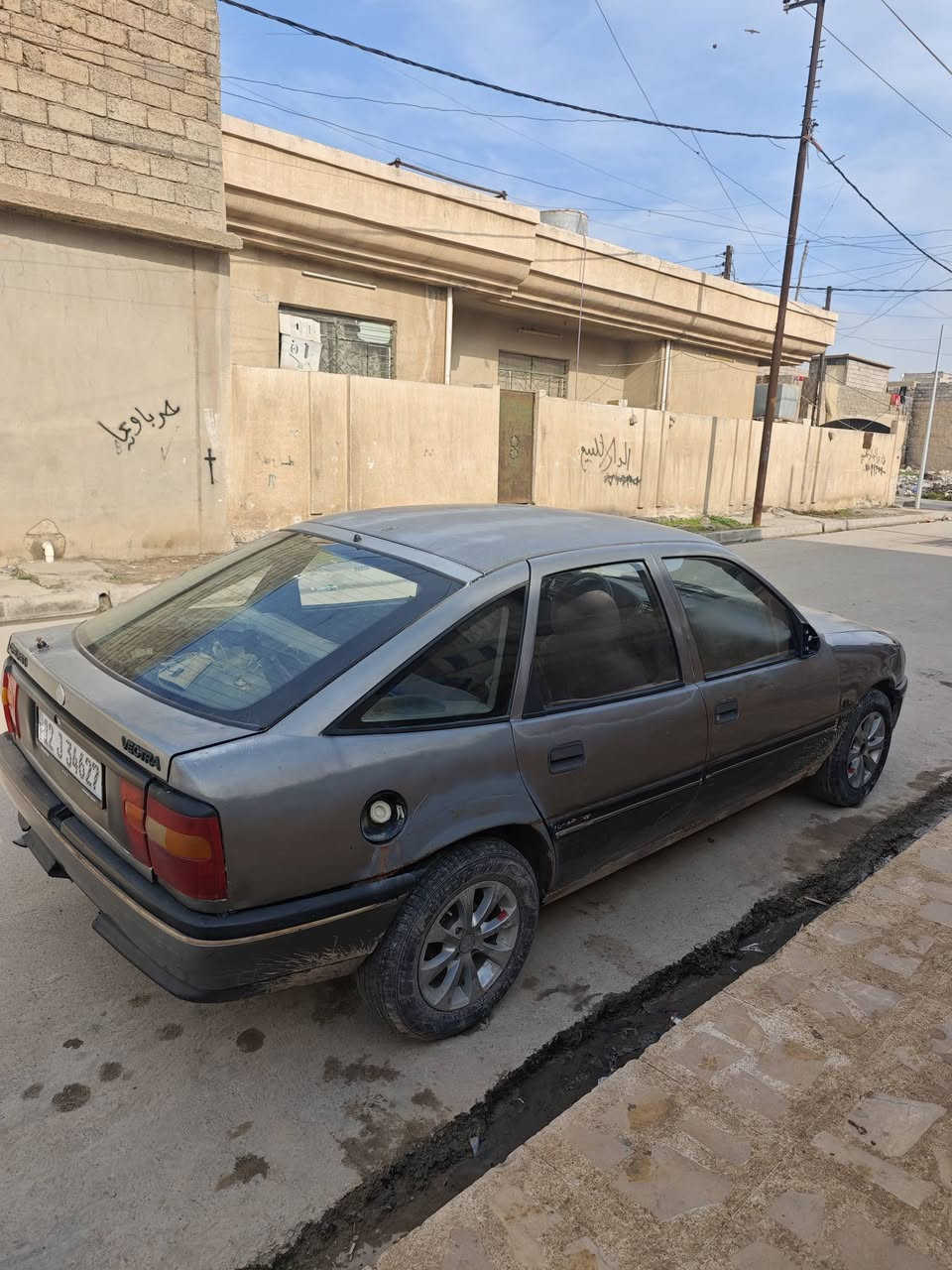 السلام و عليكم للبيع فكترا جنطه حجم 18 موديل 92 رقم انكليزي سنويه باسمي
كير او محرك شرط صبغ مابيه بس دوير السياره شرط بلادي السعر 33  ورقه 
***********
***********
