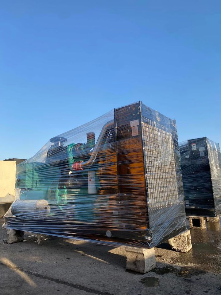 يتوفر لدينا كافة احجام المولدات البيركنز والكمنز من 30kavالى الميكه مع ضمان المحرك وراس التوليد وضمان بخار دخان وتنقيص يوجد توصيل لكافة محافضات العراق لتواصل ***********
