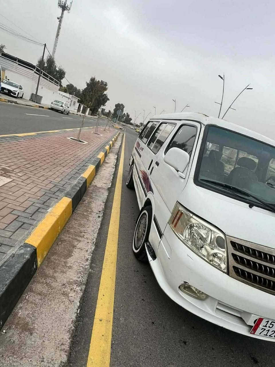 السلام عليكم فتون موديل 2009 مصبوغه حزام بدون ضربه  رقم   انكليزي انبار مصفره هيئة مكان السيارة بغداد حي العامل السعر 57 للاستفسار الاتصال على رقم ***********
