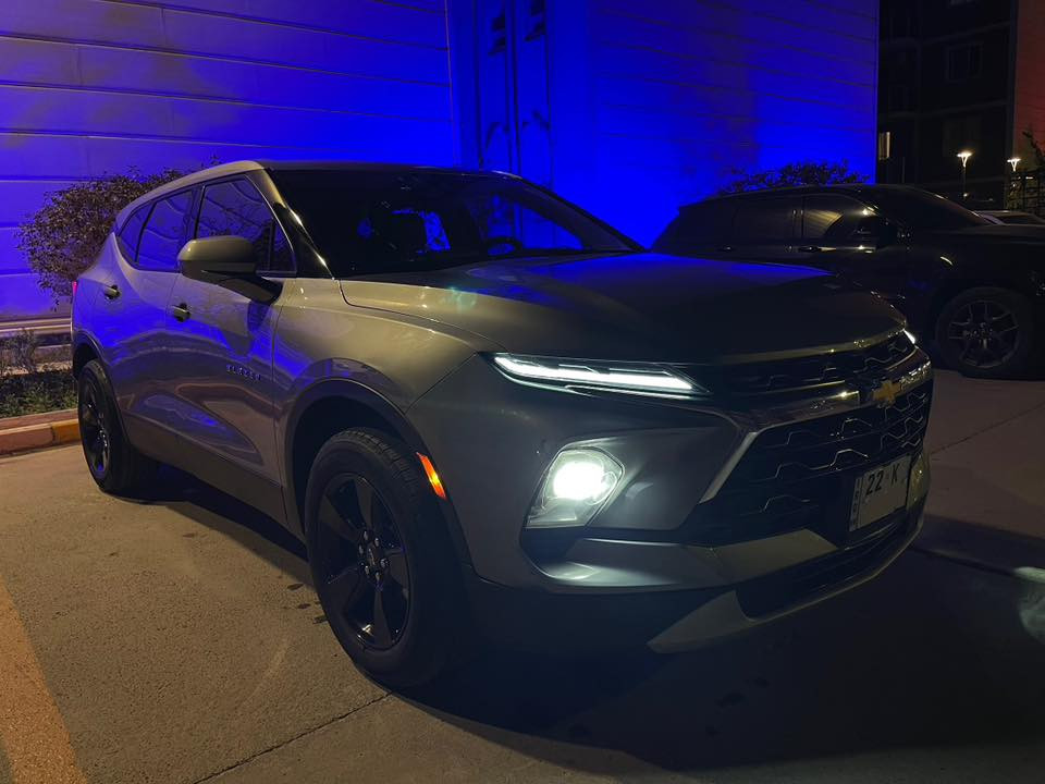 السلام عليكم
شوفير بلايزر 2023 محرك 2000 تيربو 

سبب البيع عندي ظرف طارئ
السيارة جديدة مرقمة ب اسمي ثاني يوم تحويل 
رقم اربيل 
حادثها مبين بلصور فقط هذا الحادث جاملغ مو بچم ولا حساسات 
السيارة ماشيه 42 كيلو
معروف مواصفاتها 
تشغيل عن بعد 
تحديد مسار 
تخم ويل اسود
كشنات جلد طبيعي
رادار  
تشغيل عن بعد
موجود سونار جديد 
السعر 224$ 
*********** واتساب 

مكان السيارة بغداد
