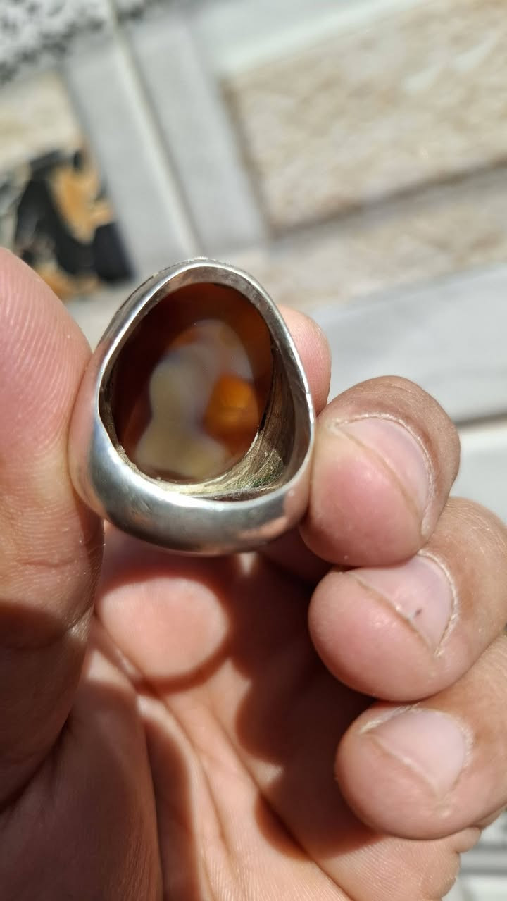 يا الله يا كريم داوديه قديمه كلش صياغه ثكيله 
مصوره بضهر الخاتم شخص كامل بس تصويري مو قوي 
سعر ١٥٠ مكاني بغداد مدينه الصدر لا يوجد لدي توصيل


**إذا كنت صاحب هذا الإعلان وتريد حذفه لأي سبب، رجاءا أرسل رسالة إلى الدعم الفني**