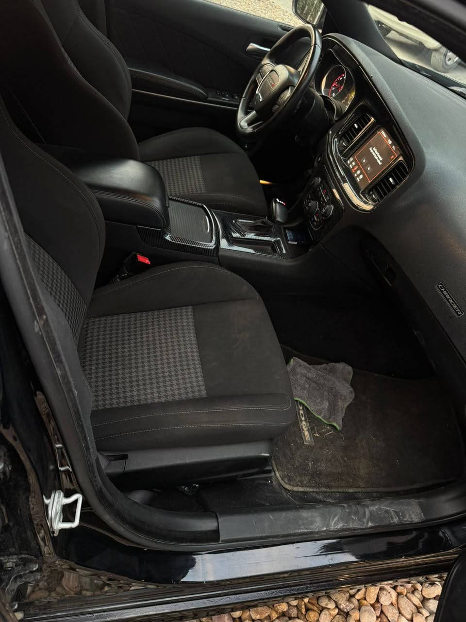 سلام عليكم للبيع 2023 GT
حدثها موضح بلا صوره
بدون رقم بسمي
السعر 210 وبيه مجال
***********
