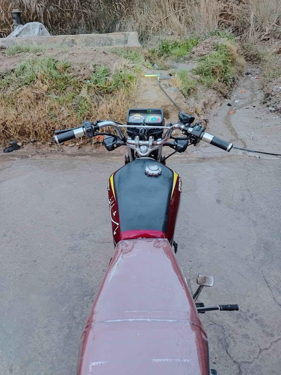 السلام عليكم للبيع دراجة سونلك مكينة150 2023الدراجة خير من الله كهربائيّات كلها شغالة اشاير تايرات انضاف مكينة خير من مامفتوحة ابلاد 
باتري جديد الدراجة نكرة سلف 
الدراجة نقصهة اشاير خلفية فقط 
اوراق ورقة كرتونية اصولية السعر 575اوبيهة مجال 
رقم. ***********
عنوان. ديالى الوجيهية
