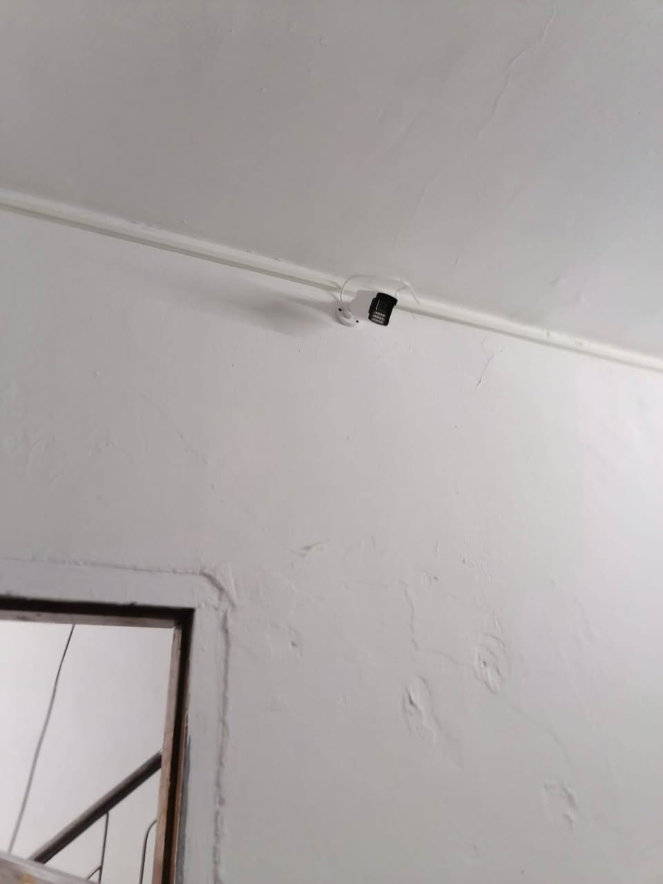 الحمد لله تم إكمال تنصيب 8 كاميرات مراقبة ضمن منظومتين متكاملتين.
الفني الكهربائي صالح الجبوري
بعقوبة ***********
