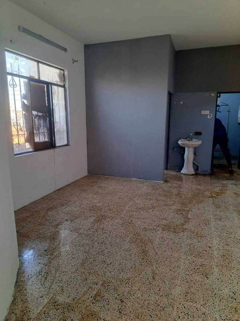 فرصة استثمارية بسعر جدآ مناسب 
دار للبيع 
موقع/حي الاعلام خلف دانيه ماركت 
مساحة/١٠٨م
واجهه/١٠ونص 
طابقين طابق الاول موجر ٣٥٠الف طابق الثاني موجر ٢٥٠الف 
الاستفسار مراسله صفحة او الاتصال على الأرقام التالية 
***********
***********ابوايمن 
يستقبل مكتب قصر النيل العروض السكنية وا تجارية وا زراعيه يوجد لدينا مقاولات باكادر هندسي متخصص في مجال البناء يوجد لدينا محامين متميزين في كافه القضايه عنوان المكتب موصل حي النور مقابل المستوصف مكتب قصر النيل
