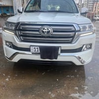 لاندكروزر للبيع موديل 2017 ثمانية سلندر VXR رقم بغداد بأسمي سيارة جديد...