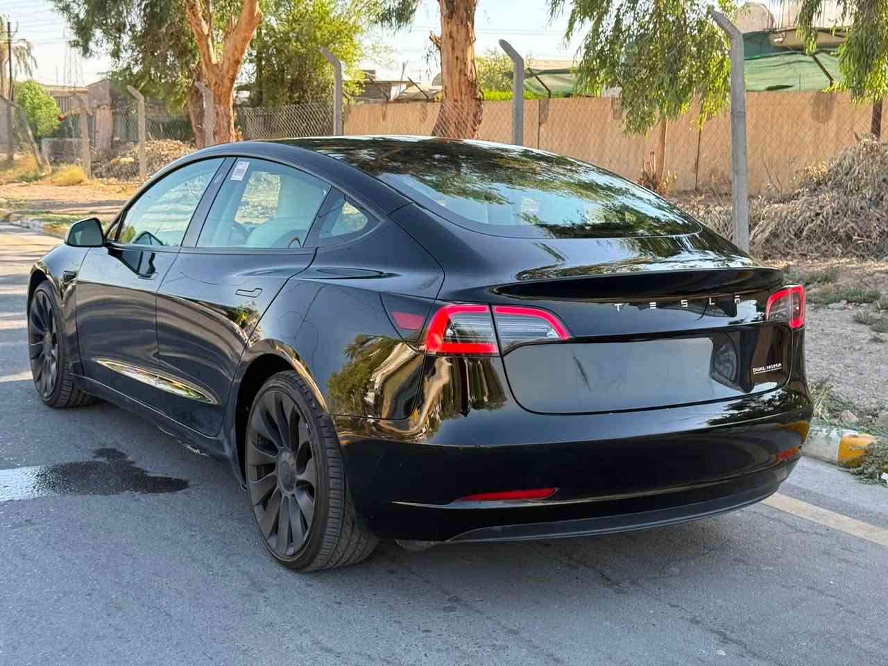 سلام عليكم
🚗 للبيع – Tesla Model 3 Performance 2023
* وارد أمريكي
* بيها جاملغ + بونيد + باب صبغ 
* شاشة كبيرة
* كاميرات 360°
* داخلية لون أبيض
* نظام دفع رباعي (Dual Motor AWD)
* ماشية 12 ألف مايل
* Online
* رقم بغداد – تحويل مباشر بدون نقوصات
💰 السعر: 18,900 دولار (قابل للتفاوض)
📍 العنوان: بغداد – اليرموك
📞 للاستفسار: ***********
