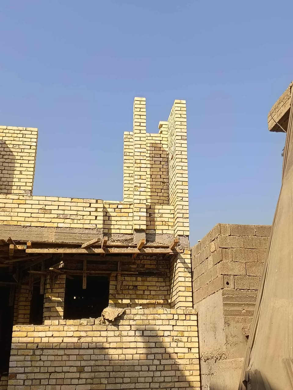 خلفه بناء طابوق بلوك ثرمستون درجه اولى استلام مهندس ***********
