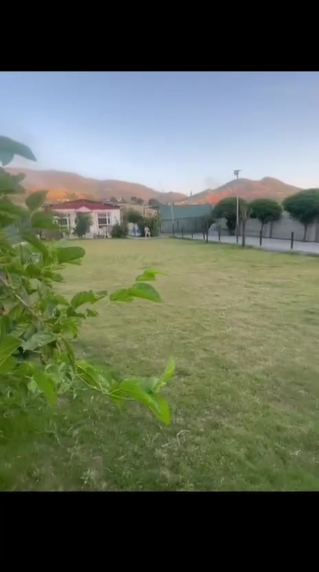 مزرعة للايجار قرب زاويتا
تبعد عن داخل دهوك 10 دقايق 
تحتوي على مسبح كبير 
و صالة كبيرة 
مع غرفه و صحيات 
مطبخ كامل 
حديقة كبيرة
كراج يتسع 3 سيارات 
للحجز و الاستفسار 
*********** واتساب

