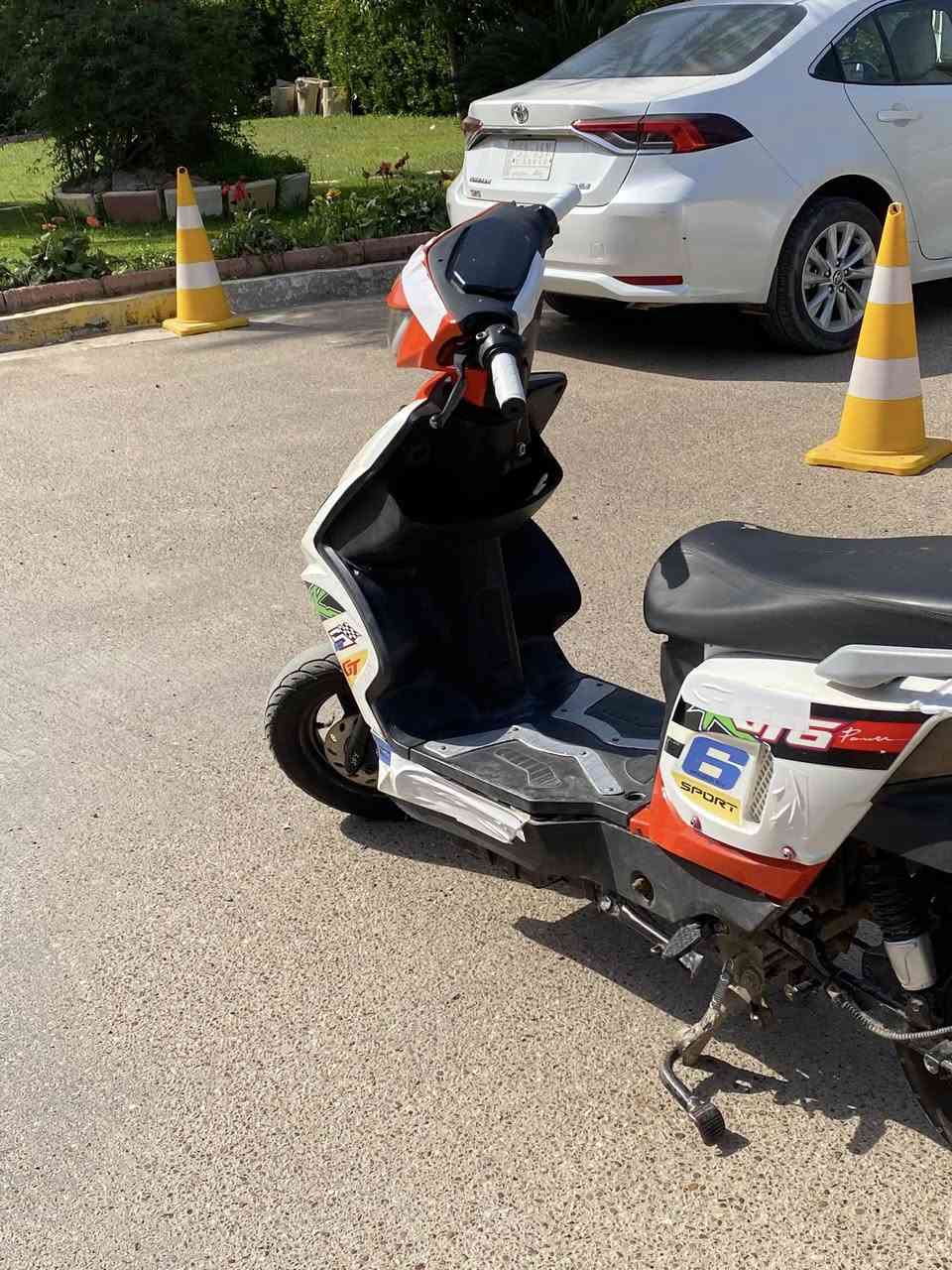 سلام عليكم دراجه شحن لبيع ماكس شحن 5 بطاريات كبار دراجة كاملة مكملة اي نقص ما بها لايت عالي ناصية إشارة يمنة و يسره قفل ستيرن بها وضع R دبل إشارة به نشرة السعر 360 وبيها مجال عنوان زيونة شارع الربيعي رقمي***********
