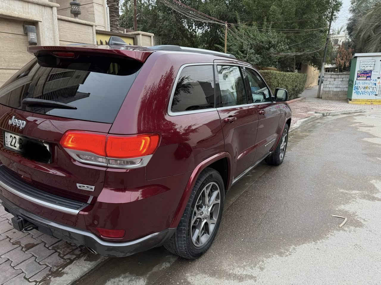 جيب شروكي وارد أمريكي كلين
‎رقم  اربيل رقم و سنوية لل 2030 
ماشيه ( 93 ) الف سيارة فول الفول بدون صبغ و بارد وضع شركة برغي ما مفتوح بيها من داعميه لل دعاميه 
‎ ⁃ فتحة سقف + بناروما  - كشنات كهرباء  - رادار خلفي امامي -رادار جانبي النقطة العمياء حساسات امامية وخلفية- شاشة كبيره- محرك 6 سلندر -- كير طيارة 8 نمر -دفع رباعي 4*4 -  تتفيه و تبريد  كشنات 
جلد اسود  - توقف ذاتي  
السيارة متتعب بيها گير ومحرك وصدر مكفولات سيارة نظيفة ومناقصها شي وماشية قليل 
السعر  247 بيها مجال
رقم الهاتف *********** //// ***********
مكان السيارة بغداد المنصور قرب ابو جعفر
