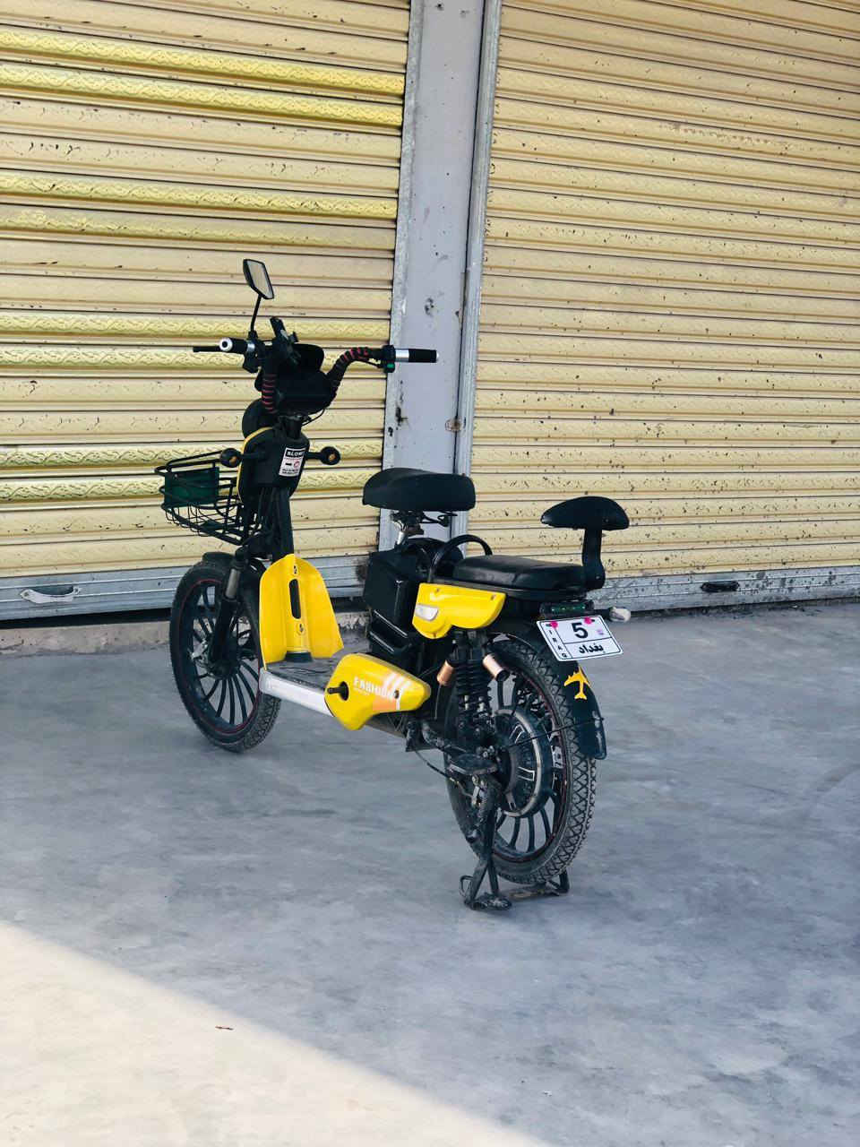 سلام عليكم دراجه حجم20شحن كامله مكمله باتريات جدد لوك بلباكيت تمشي35كيلو سعرها300بيها مجال مكاني غزاليه. ***********
