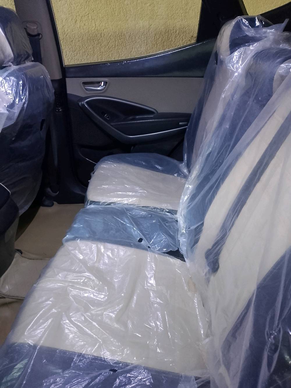 سنتافي خليجي 2013 رقم بصره باسمي سنويه ل2027 سبعه راكب تبريد 3 قطع بيه بارد بالباب عكس السايق والباقي كفاله كفاله من صدك مكينه وكير بلاد منظومة زنون عالي ناصي اصليات مو التجاري دوشمه وحداديه جديده شاشه جبيره كاميرا من الاخير سيارة شايب وعندك الحساب صار سبع سنوات جانيه نسيت شغله مكينه 4 سلندر دوش مداريه وايد وايد سبع سنوات ماماشي اكثر من 120 سرعه محد يصدك شايب بنظارات طبيه والسلام ختام 