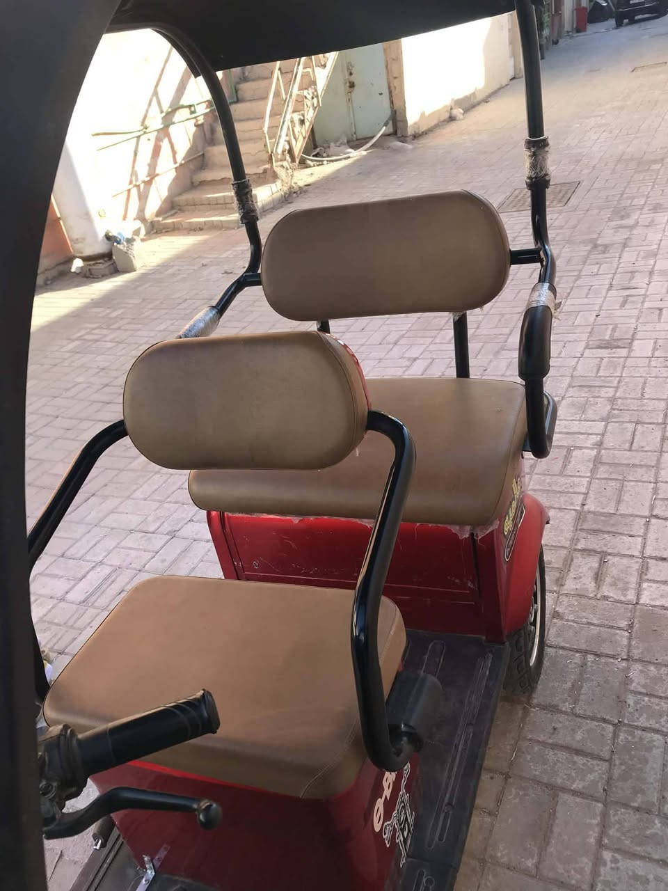 سلام عليكم 
دراجة شحن ثلاثية للبيع 3 نفرات 
5 بطاريات بلاديه ع الفحص كلها ممتازه
العنوان /هيت ــ ركن شارع الحمام
***********
