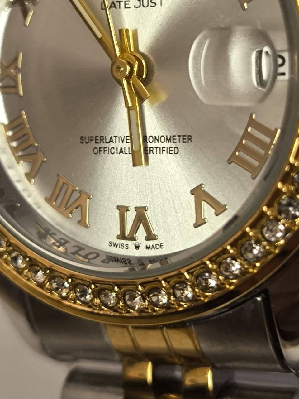 ساعة رولكس نسائي تحفة
تحفة فنية
لمحبات الاناقة والتميز 
مكينة كوارتز 
 ميناء ابيض نازك مع ارقام رومانية مزودة بمنفذ تاريخ 
هيكل مصنوع معدن نيكل روم لامع مع طوق روز كولد مشذر دايموند
 سير ستانلس ستيل تو كلر
دبل قفل   
الساعة مختمة بالكامل 

السعر : 35لف ع اول تم 
للحجز والاستفسار خاص


**إذا كنت صاحب هذا الإعلان وتريد حذفه لأي سبب، رجاءا أرسل رسالة إلى الدعم الفني**