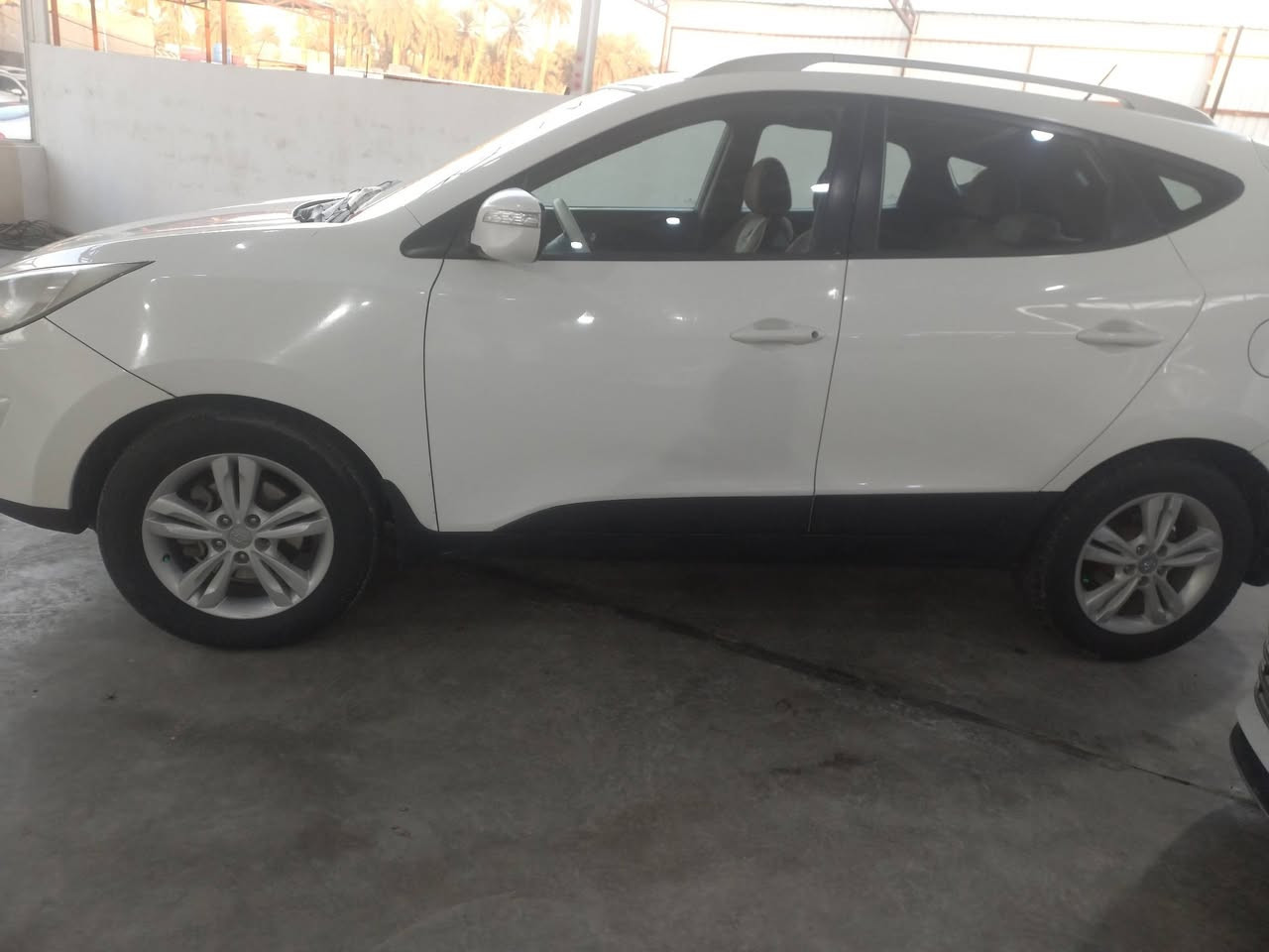 سلام عليكم توسان ٢٠١٤ مكفول عدا باب سايق بارد *********** سعر ١٤٥
