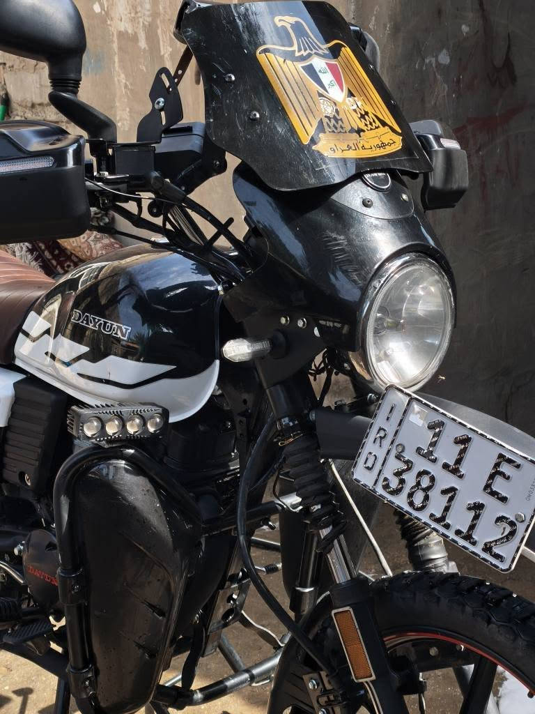 دراجه دايوان كفالة عامة سعرها 2500 مليونين ونص 
ماشية 13 الف وكسور بس 
عليها اضافات حلوة مثل .جامة طيارية .مسجل .مري مختلفة عن البقية.اشاير دايوان سيزر. اشاير اضافية يعني 8 اشاير يصيرن 4 ورة و4 اماميات شاحنه اصلية شحن سريع +جداحة.ستان موبايل .كلاص .درع ابو الجنط .واقي دبلات .سطاب اضافي للتنبيه .(زنون يشگ شگ بحيث الناصي كانما عالي والناس ترمشلك وتخيل العالي شلون ) . لدات اضافية اربع عدسات . حقائب عدد وخزن . دبل إشارة 

وكل دة بسعر مليونين ونص فقط مرقم السنوية ل 2029/5/14 
مكاني بغداد الكمالية المعوقين 
***********
*********** بغداد, العراق
