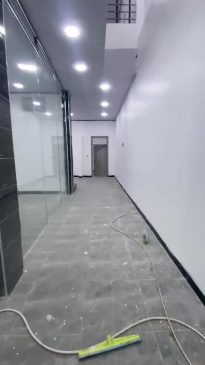 عماره للبيع موقع حي سومر قرب الاستداره الثانيه سنتر السوك تواصل ع الارقام التاليه *********** او ***********
