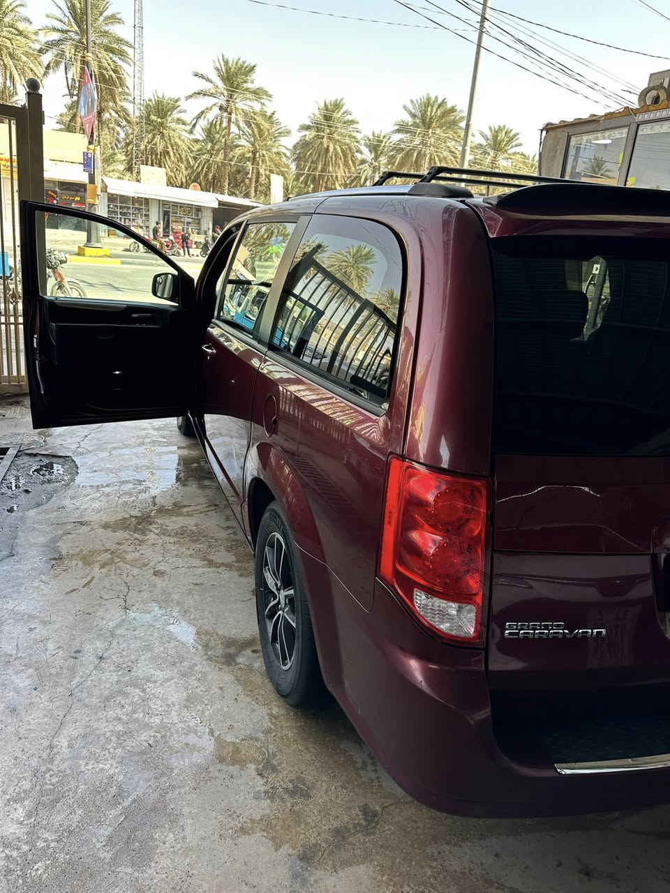 السلام عليكم 
دوج كرفان 2018 GT أعلى فئة للبيع
الحادث: جاملغ +بنيد
مكان السيارة كربلاء
 سعر 185 وبيه مجال                                                   للاستفسار رقم الهاتف ***********
