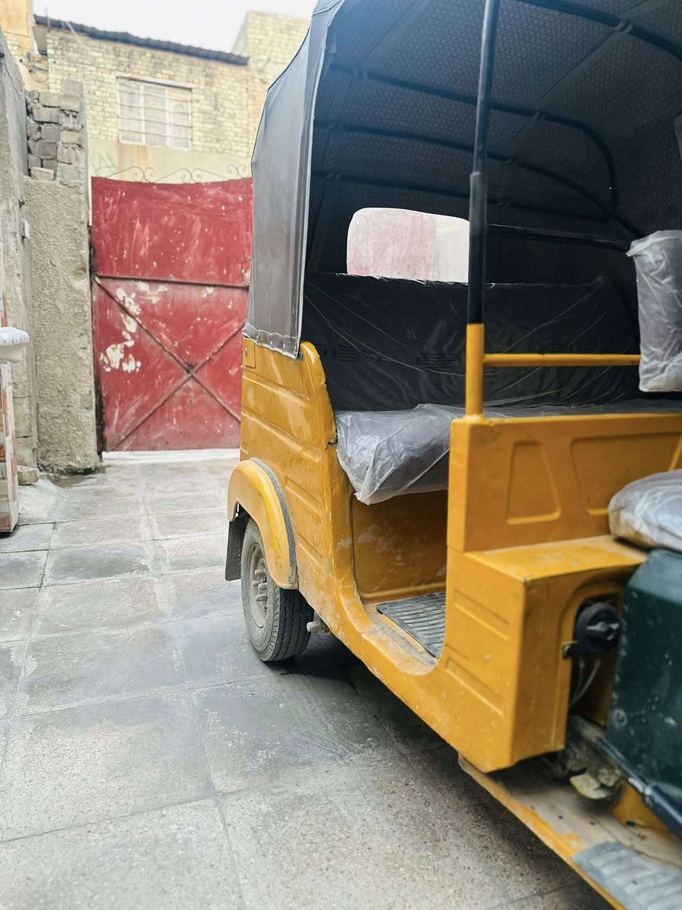 السلام عليكم تكتك موديل 19 للبيع بيها ضربة مبينه بالصوره لاستفسار على هذا الرقم مكلف بالنشر ***********
