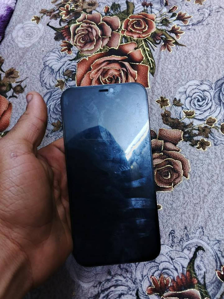 ايفون للبيع 12برو ماكس مامفتوح شرط  ذاكره 128 دبل سيم كارت نموذج م فيس اي دي  شغال بس ضهر مكسور  السعر 400 رجان الماشراي لايكسر  العنوان موصل الجانب الايسر حي النور قرب دانيه ماركت  الشراي الخاص مفتوح او عالرقم ***********
