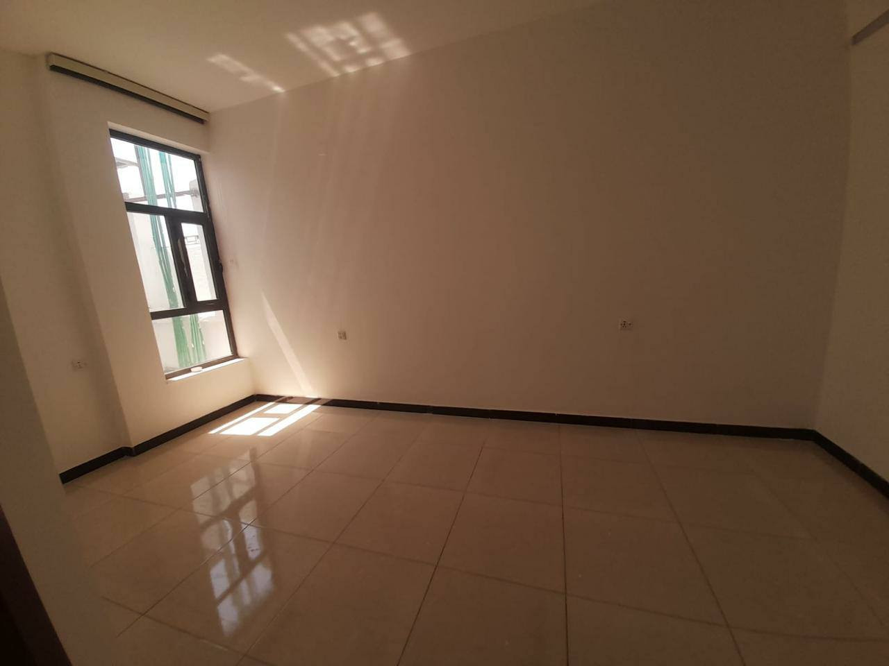 للإيجار بيت مساحه 120م  ثلاث طوابق في الكراده خارج  خمس غرف نوم الإيجار السنوي 30 مليون مع المجال ايجار يرهم  شركات أو عوائل 
***********
