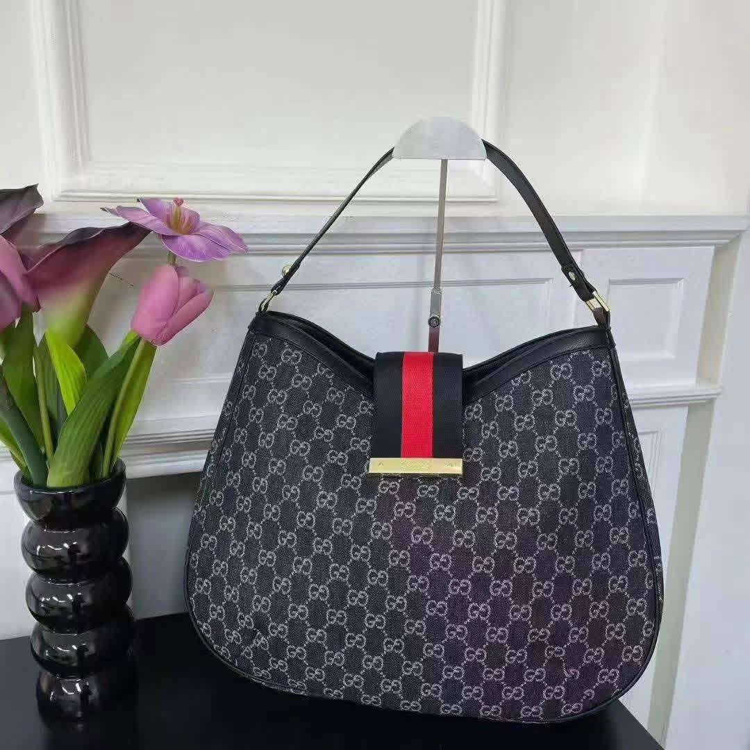 حجم كبير العرض 40 سم 
#احذية_وحقائب_خالد خانقين مجمع شاكر رضا
 توصيل داخل خانقين وكل المحافظات 
واتساب *********** 
صفحتنا على الانستا 
‏https://www.instagram.com/khaled_bags_shoes?igsh=aHgzNnAyeDc0cGd1
السناب 
‏https://www.snapchat.com/add/khaledzahawe?share_id=GwP3kgwzTro&locale=ar-EG-u-nu-latn
التيك توك 
‏https://www.tiktok.com/@khaledzahawe?_t=8kEouIPTpO1&_r=1
الفيس 
‏https://www.facebook.com/khaledbagsshoes?mibextid=ZbWKwL
