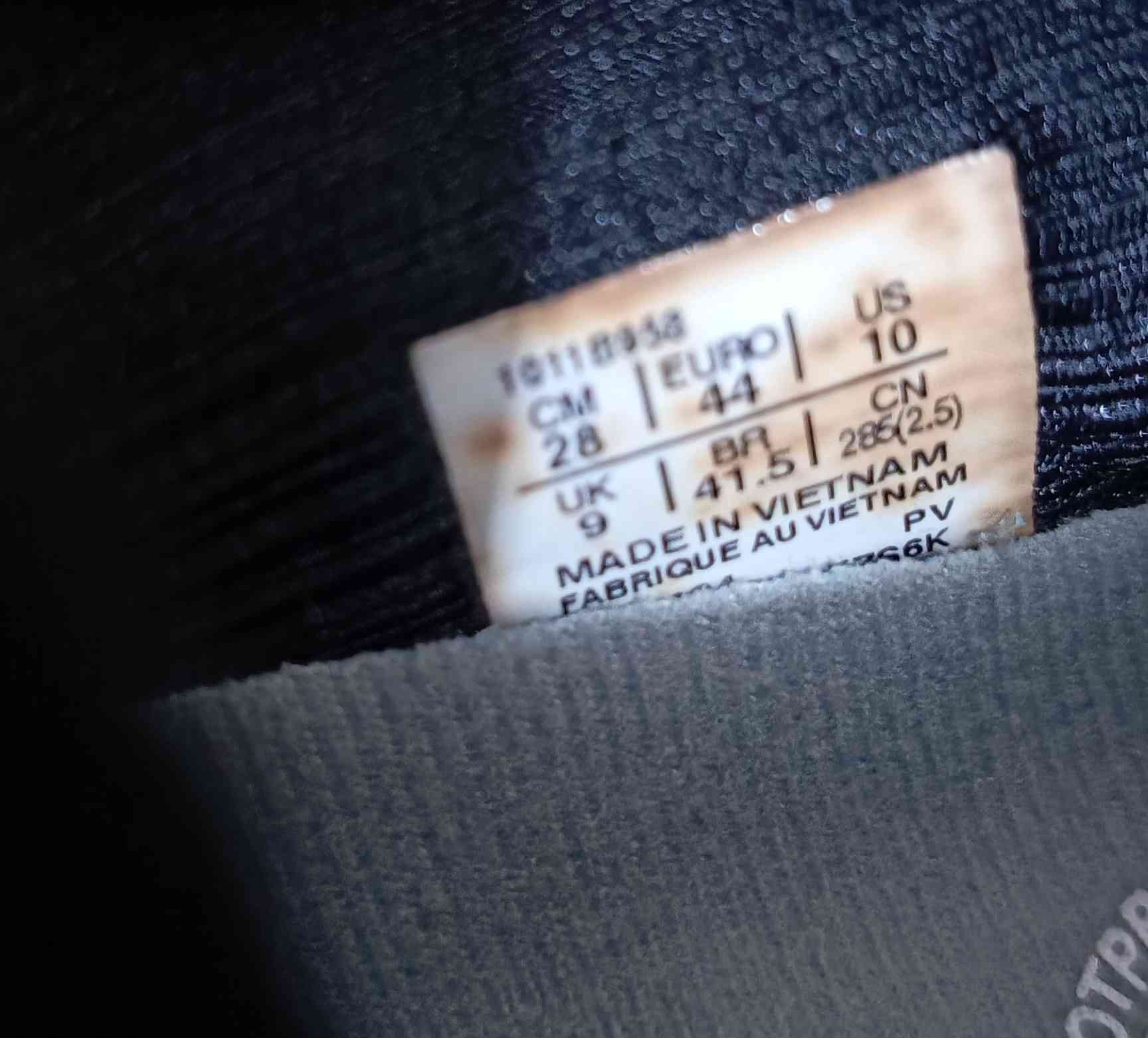 👟 حذاء ازكس باله غير مستخدم 
قياس 44
طول 28,سنتم 
يوجد توصيل 🚛 
***********📱
