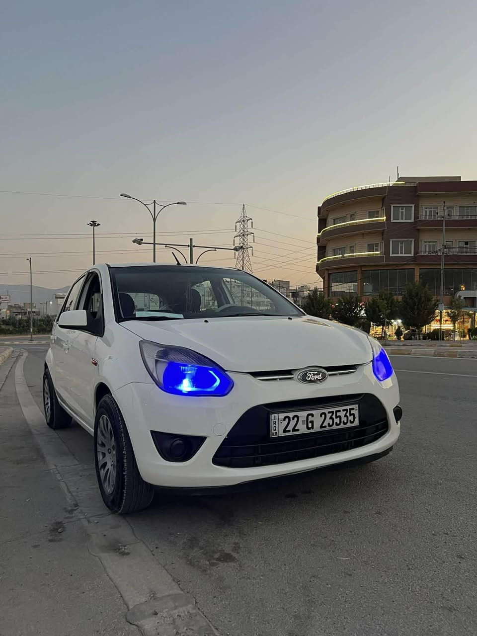 سياره البيع فورت فيكو موديل2012 كير اوتوماتيك 
سياره اي عيب مابي بيهه صبغ كم قطع بس محرك نضيف مابي طكة  مكان سياره سليمانية  واتساب ***********
سعر65 بي مجال
