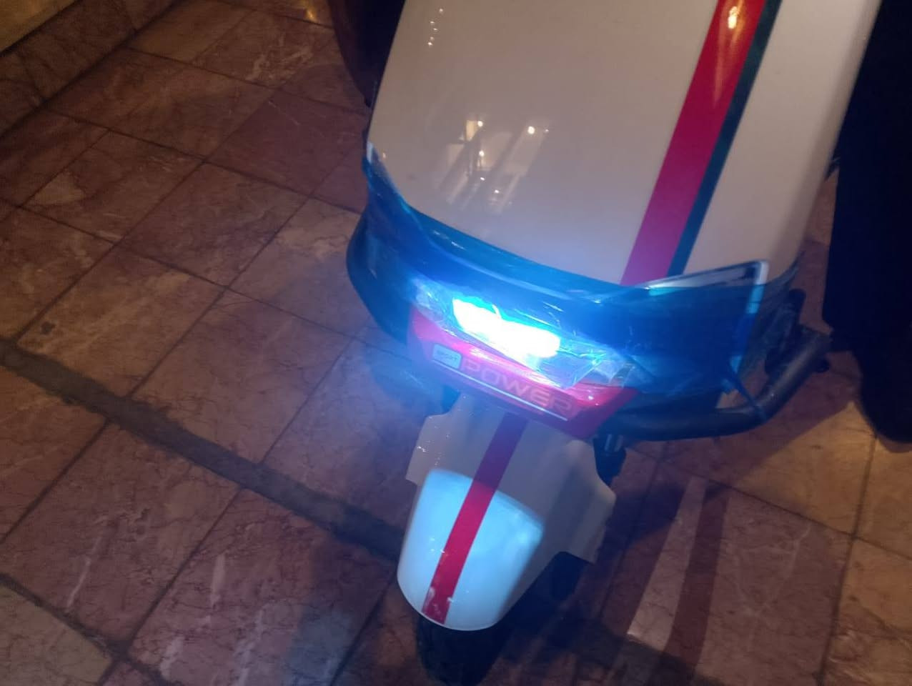 عليكم دراجات شحن للبيع جمله او مفرد اتصال على الرقم  ***********‬
- دراجات كواما استيراد خاص 
- بطارية حامضي  72 ڤولت و 38 امبير بعدد 6 بطاريات.
- حجم الملف من 2500 الى 3400 واط.
- حجم الويل 12 و الفرامل دسك امامي خلفي.
- السرعة 88 Km و مدى المسافة للشحنة الواحدة هو 95 Km الى 100 Km . 
- نظام تشغيل بالبصمة و السويچ ايضاً.
- دبل اشارة.
-اللون ابيض - اسود - سلفر - بنفسجي متغير 
-مع هديه صندوق وسيبايه حديد لاصحاب الدلفري 
- مع درع امامي وخلفي 
- عنوانا بغداد 
- للمهتم زياره صاله العرض مع خصم كبير لاصحاب المحلات والتوصيل والمطاعم 
 ‭ *********** -
- لمعرفه الاسعار التصال على الرقام البيع نقد فقط
ملاحظه ضمان بطاريه لمده
