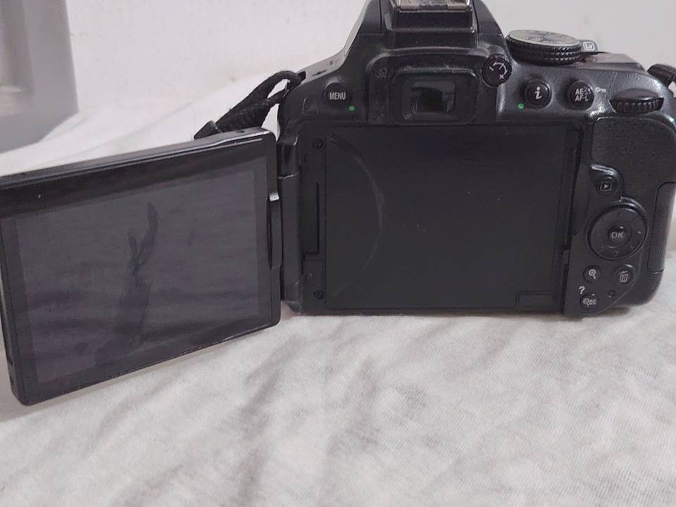 كاميرا نيكون ٥٣٠٠ كامله ملحقاتها اكو توصيل كافة المحافظات *********** وتساب ديوانية, القادسية
