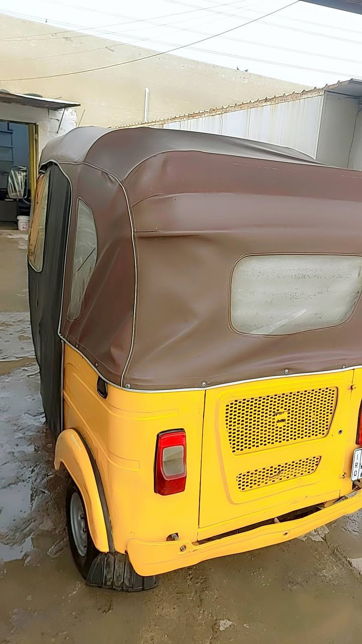 #للبيع موديل 21 شهر 9 بيها صفحه معمره وطعجات زغار بلغود مبينات تحويل ثاني يوم سعر 7200 بيها مجال مكاني مدينه الصدر 
***********
