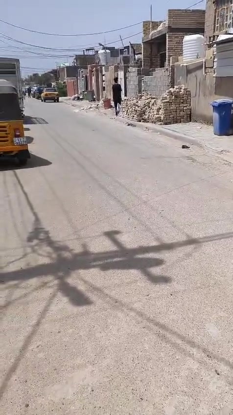السلام عليكم بيت م 100 الواجه 5 والنزال 20 البيت طابق ونص نقص الغرفة الأمامية يحتوي البيت على غرفتين نوم وطارمه واستقبال وصاله جوه وصاله فوك وغرفه نوم 5 في 4 جوه وغرفه فوك صطحين العنوان مثل ماموضح بالفيديو بدربونه السواعد بضهر بيت جلوب للتواصل ***********
