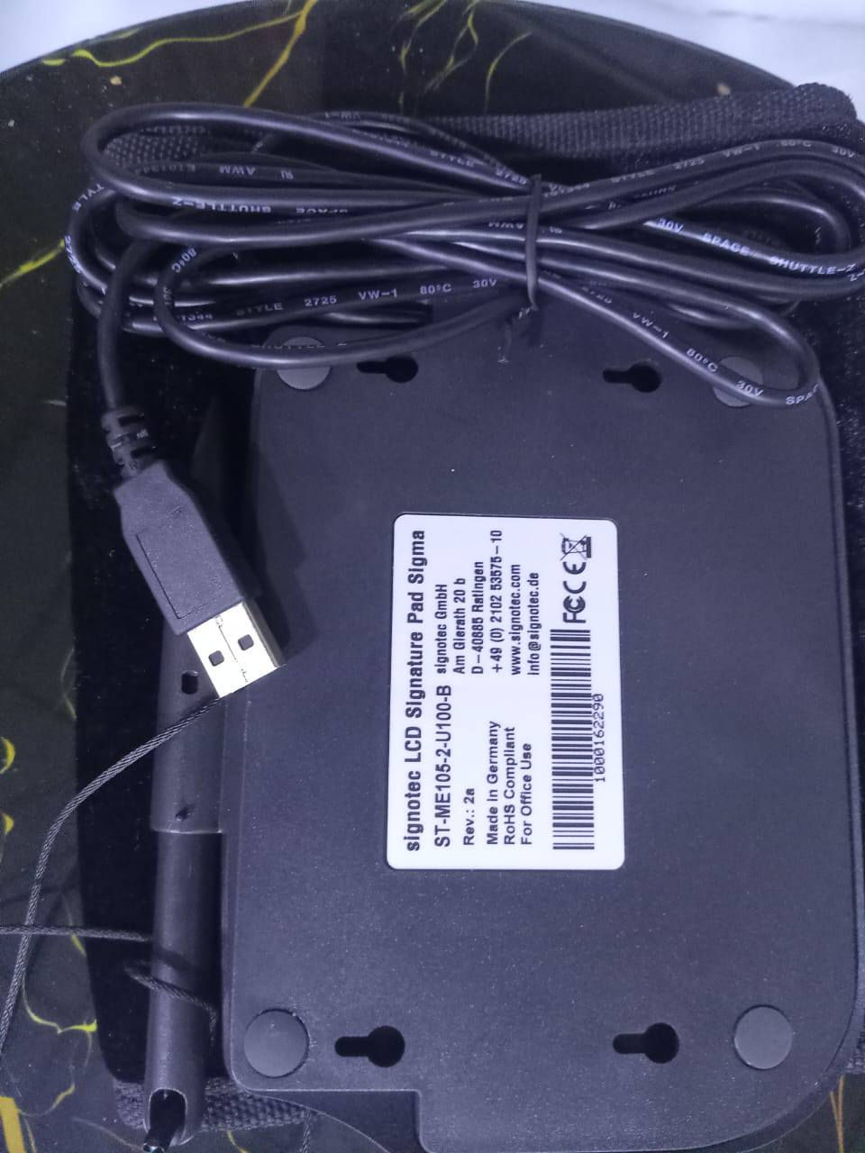 جهاز توقيع إلكتروني Signotec Sigma أصلي
موديل: ST-ME105-2-U100-B
شاشة LCD مع قلم التوقيع الأصلي
اتصال USB
مناسب للشركات والمكاتب والمصارف والأرشفة الإلكترونية
الحالة: جيد جداً (كما موضح بالصور)
السعر: 120 ألف دينار قابل للتفاوض


**إذا كنت صاحب هذا الإعلان وتريد حذفه لأي سبب، رجاءا أرسل رسالة إلى الدعم الفني**