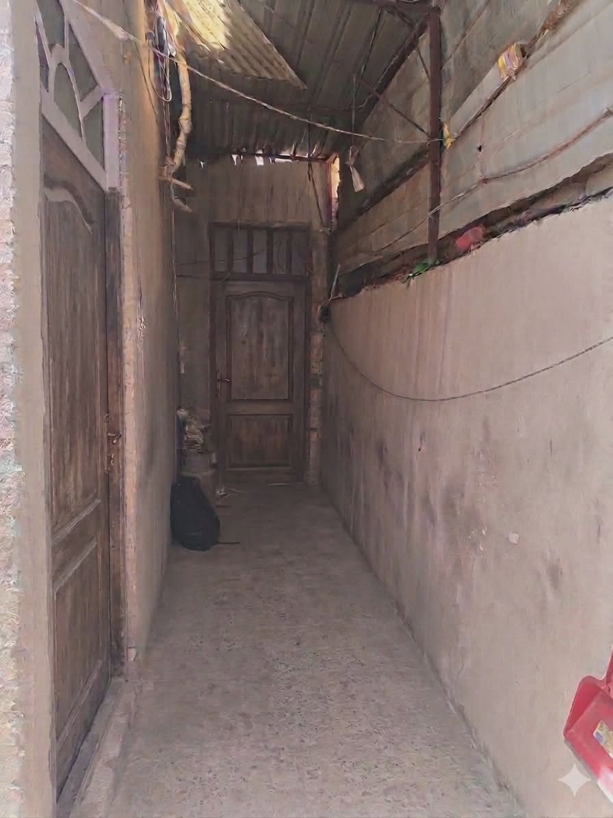 سلام عليكم دار قديم عكاده حي ميسان ١٠٠متر ٢٠/٥طوالي ٣على عن شارع ميه مقبيل شارع الصب بل٧٦طابق واحد السعر١٠٠وبي مجال بسيط البيت بمسمي آني ساكن بي استفسار اكثر اتصل على الرقم وتساب فقط*********** ربي يرزقكم جميعا
