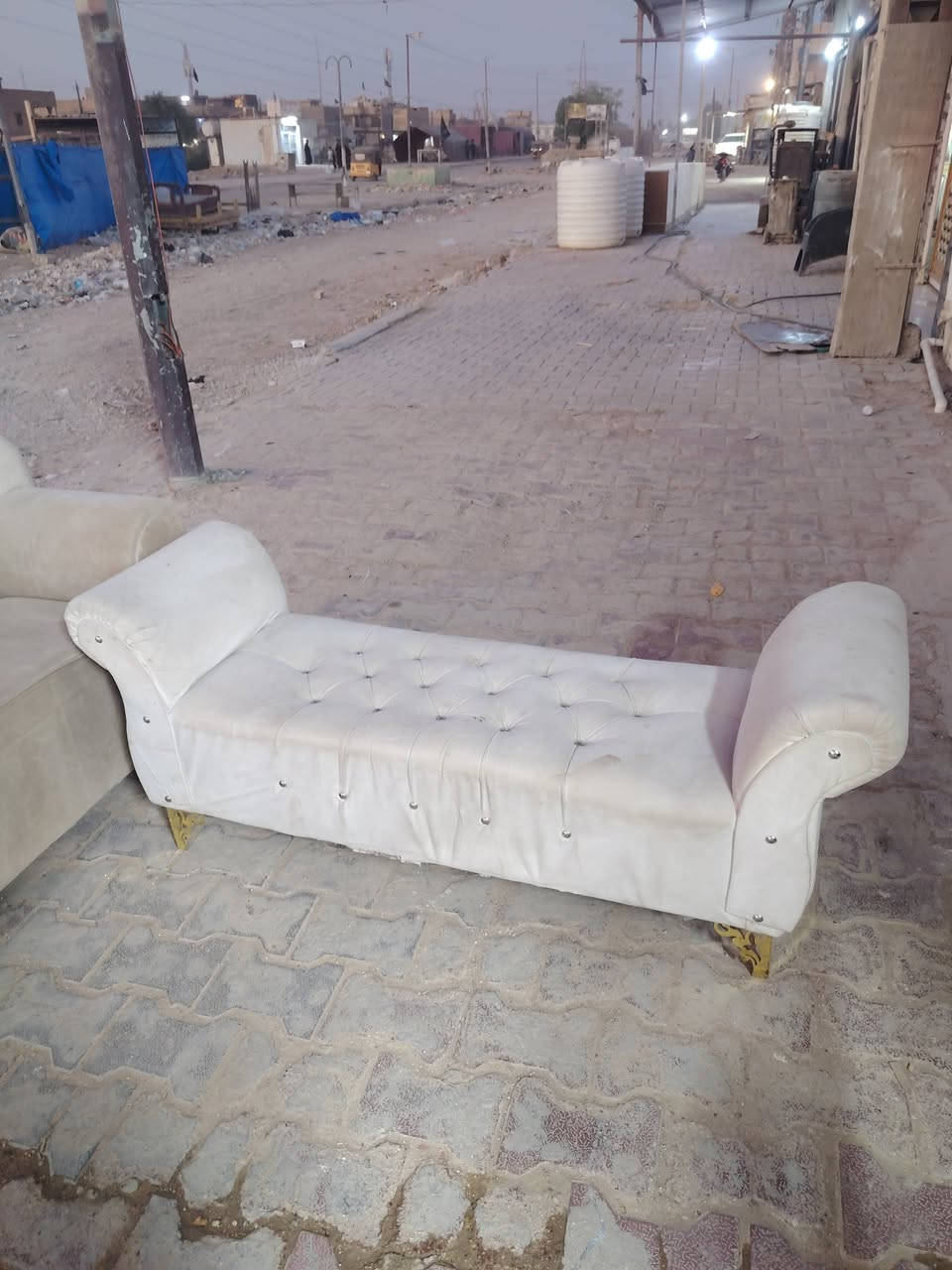 سلام عليكم شازونات 4البيع عوزهن بس غسل سعر وحده 50 مكان بغداد نهروان رقم ***********

