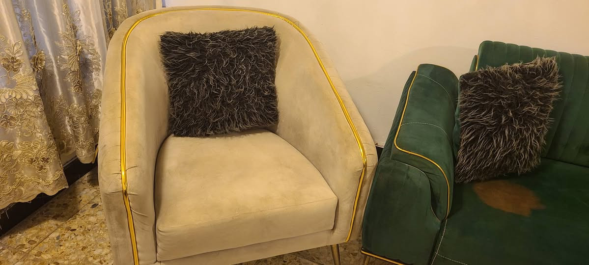 للبيع تخم تركي ٨ مقاعد
يتحول جرباية هم المكان الزعفرانية الاربع شوارع 
نظيف مثل ما تشوفون بس بي هاي البقة مال قاصر 
السعر ٤٥٠ وبي مجال للتواصل خاص


**إذا كنت صاحب هذا الإعلان وتريد حذفه لأي سبب، رجاءا أرسل رسالة إلى الدعم الفني**