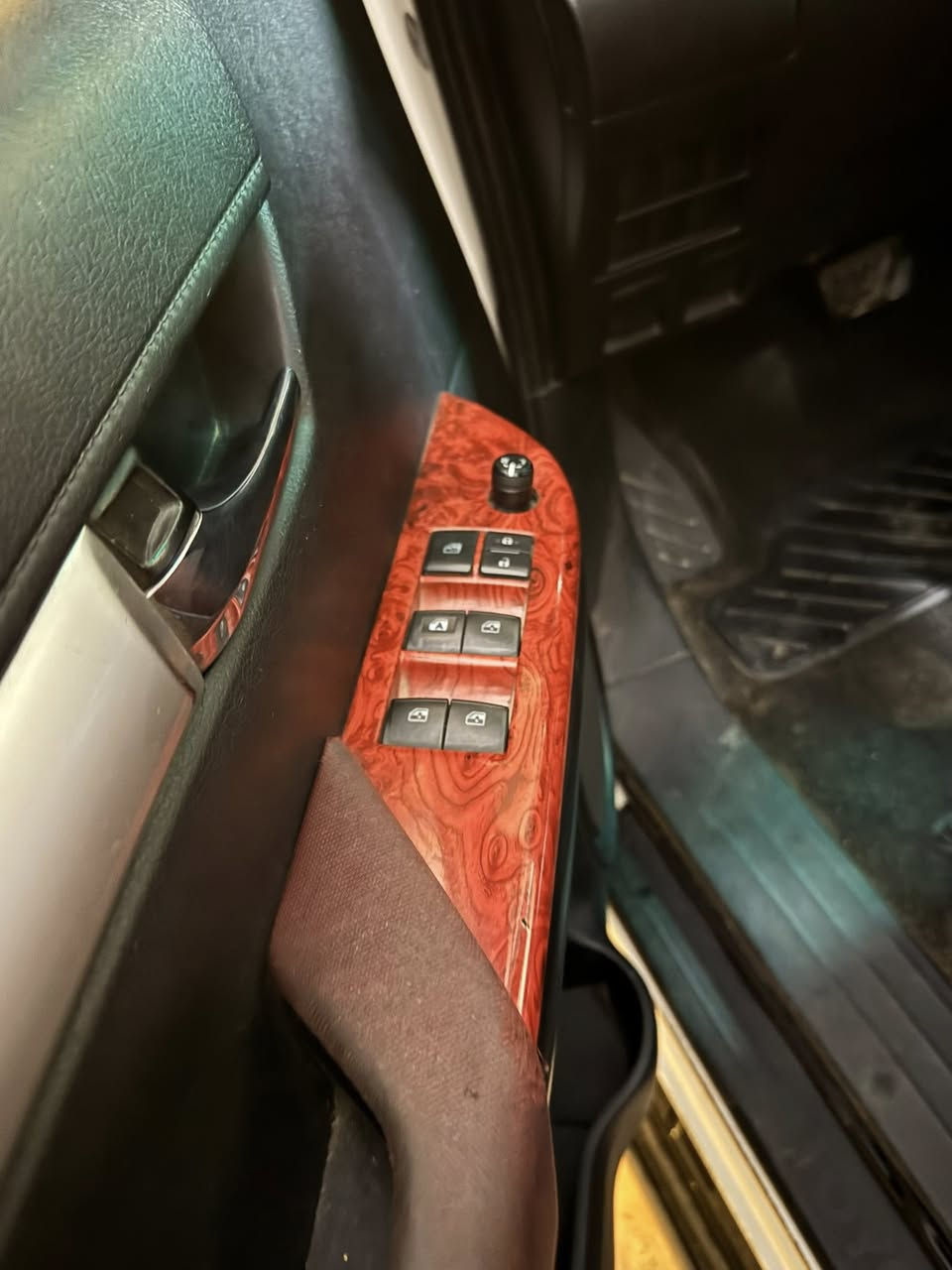 سلام عليكم بيكم فورويل 2016البيع سياره جديده كويتيه سياره ***********سعر 230 بيه مجال
