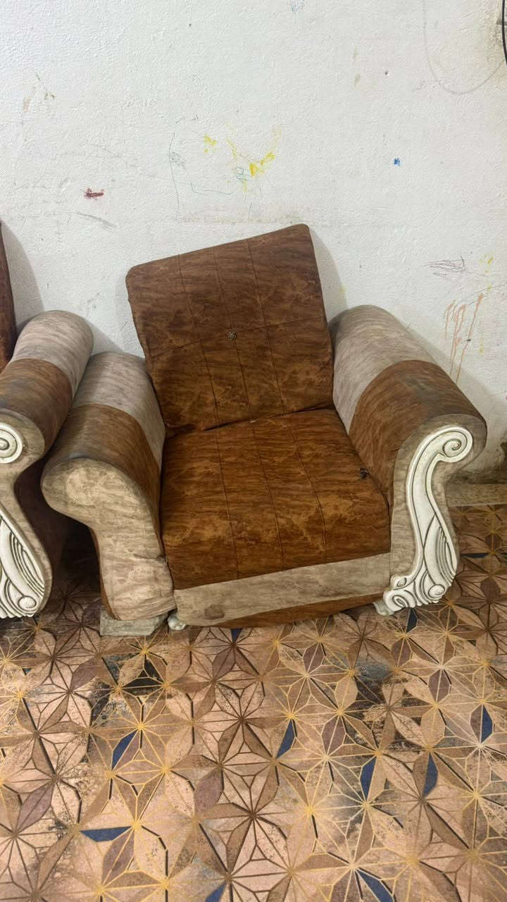 حبايب يرهم مال صالون مال فقط كرسي مكسورة ولباقي حتة مانازل يرادلة تنضيف زين لان جان بمكتب  يردونة ب150وبي مجال مكلفة


**إذا كنت صاحب هذا الإعلان وتريد حذفه لأي سبب، رجاءا أرسل رسالة إلى الدعم الفني**