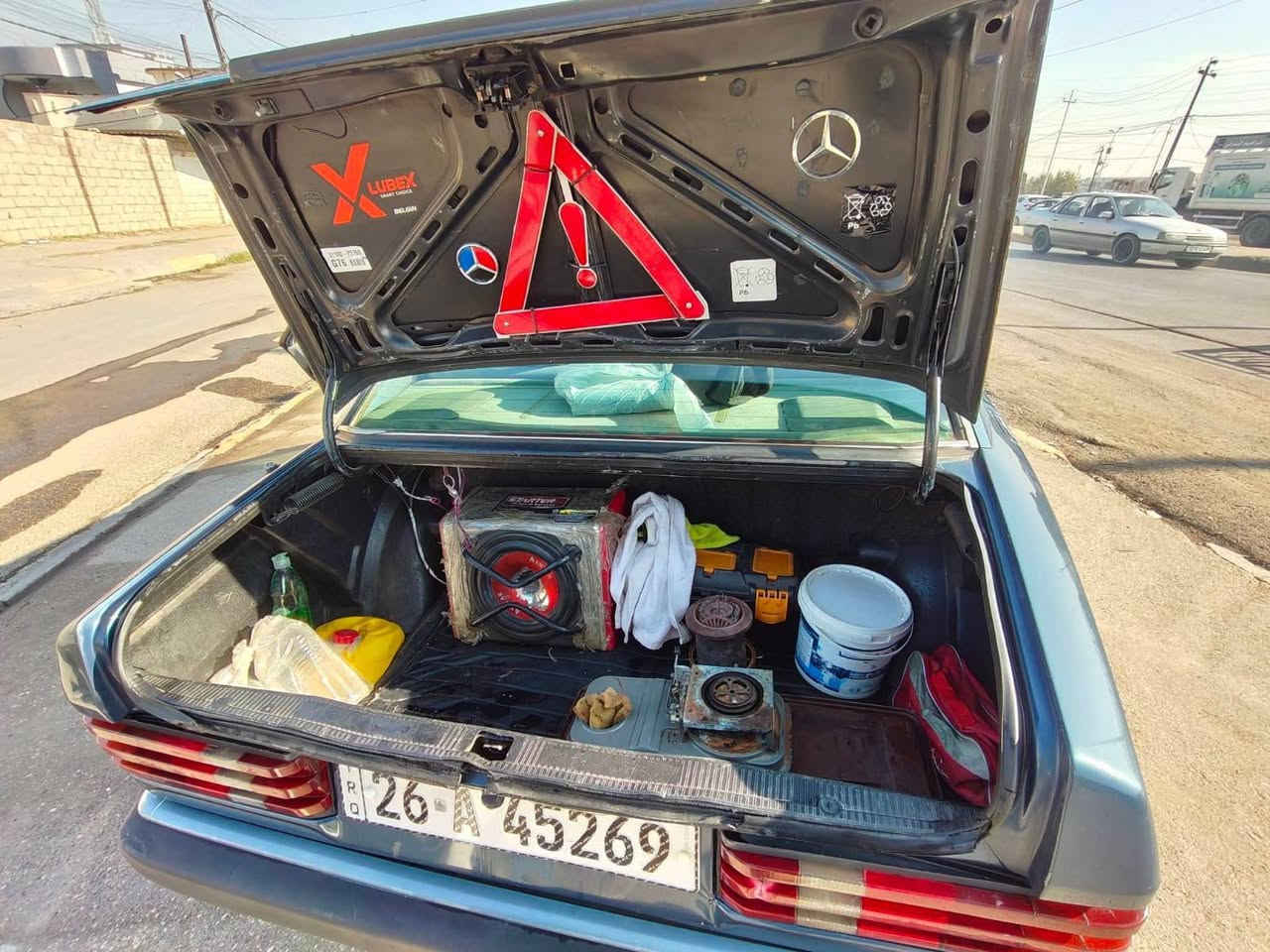 للبيع مارسيدس موديل 1992
حجم 190 
مصبوغة عام جمالية 
المحرك شرط بدون صرف ونفخ 
أربع تواير جدد
عليها كاربون بنزين 
رقم الهاتف :*********** 
السعر 47 وبيها مجال
