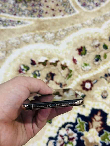 سلام عليكم للبيع فقط آيفون 11برو ماكس 
لون مميز ذهبي دبل سيم 
ذاكره 256
شرط الجهاز ممفتوح ولا مبدل بي شي 
بطاريه 75قطاره مال شحن 
ملاحضه فقط الكامره موضحه بيها فطر داخلي
السعر 325وبي مجال بسيط الي يشوف سعره غالي اعبر المنشور لين الجهاز دبل سيم و (256).  ***********
