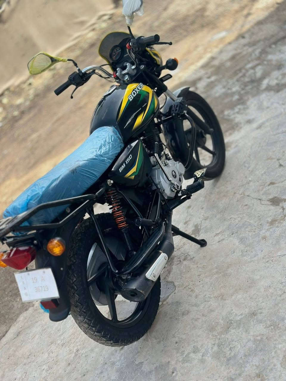 يالله السلام عليكم ورحمة اللّٰه وبركاته تحية طيبة :
دراجة بوكسر للبيع موديل 2023 كاملة والكمال لله كل نقص مابيها جيب فيتر وفحص محرك 150 سي سي رقم وسنويه عداد نمر شغال بانزين شغال اشاير بلوجكتر درع لايت زنون دبل اشاره بريك امامي خلفي شغال باتري جديد ليثيم سلف شغال نكره سلف بكل وقت تيرات بحاله جيدة

تحويل سنوية باسمك بأي يوم يعجبك اني خادم

السعر : 1950 ( مليون وتسع مئة وخمسون الف ) وبيها مجال 

للتواصل واتساب/  *********** 
العنوان : بغداد / الرشاد / شارع التانكي قرب افران الزهراء عليها السلام
