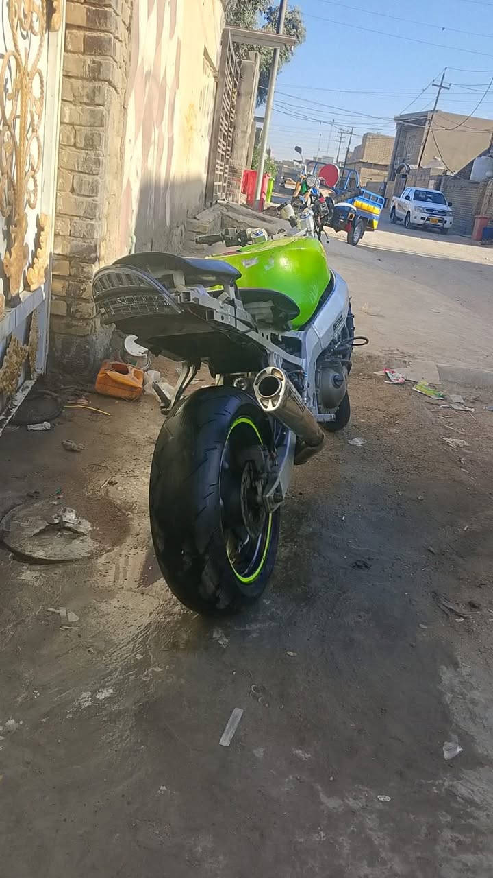 السلام عليكم كاوسكي 900cc للبيع الدراجه مبدل بيها كير مكينه تخبل بس تاركه صارلي هواي اوراق كامله مدفوعه كمرك ومنفيس موجود ورقه مزاد موجود دخول جديد ابيعلك كوم حديد لتكلي شبيها مابيها تجي تحمل وتروح سعرها مليون ونص مكاني كوت حي الحكيم رقمي للتواصل  ***********
